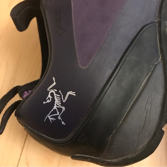 Arc’teryx Womens purple Sz 9 hiking sneakers - Picture 4 of 8